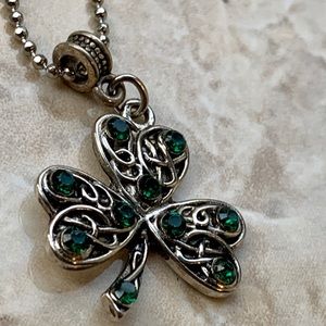 Green Lucky 🍀 3 leaf Shamrock